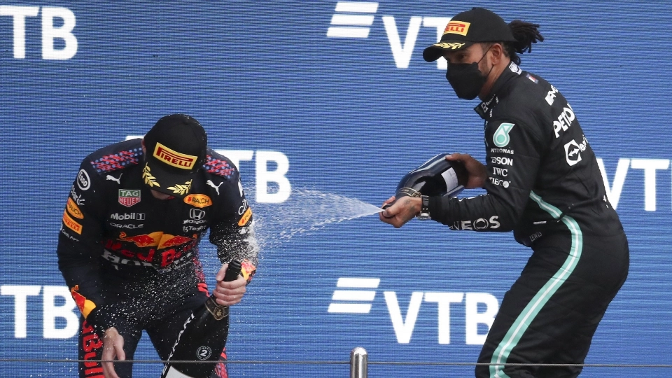 Max Verstappen e Lewis Hamilton