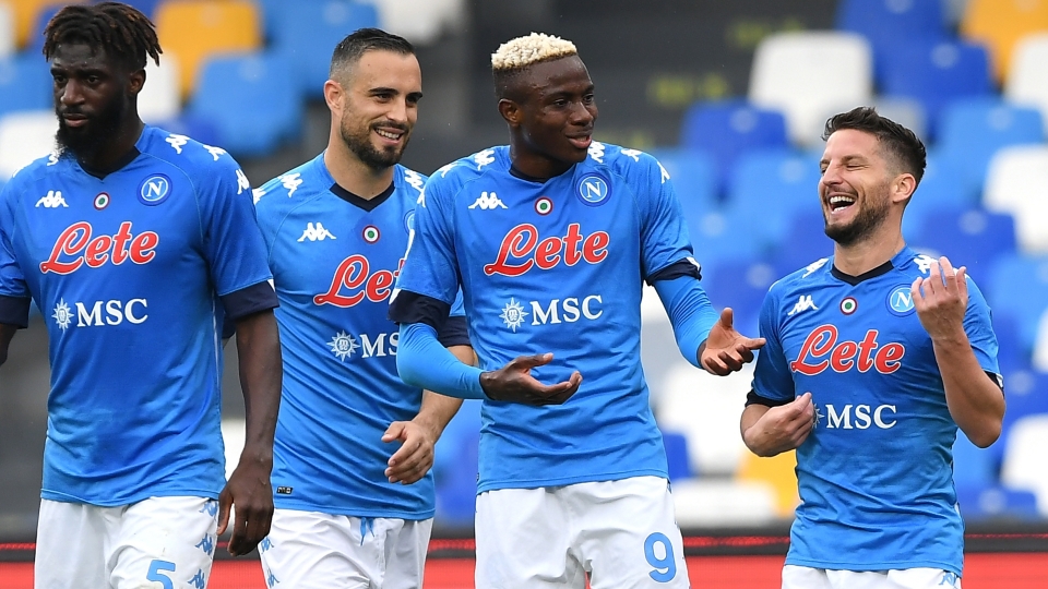 Napoli celebrating Crotone Serie A