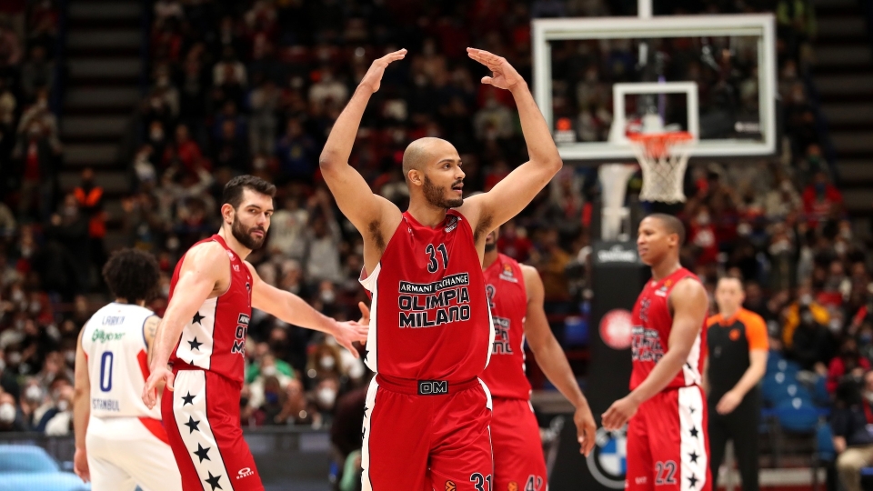 Olimpia-Anadolu Efes Shields