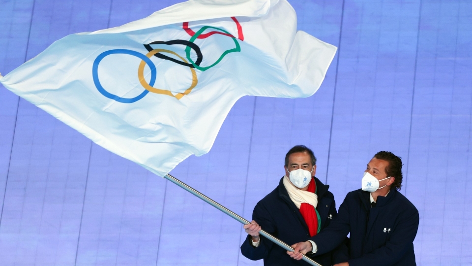 Olimpiadi, il passaggio di testimone a Milano-Cortina 2026