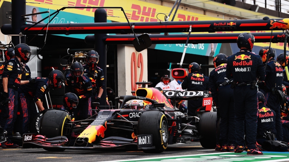Red Bull pit-stop