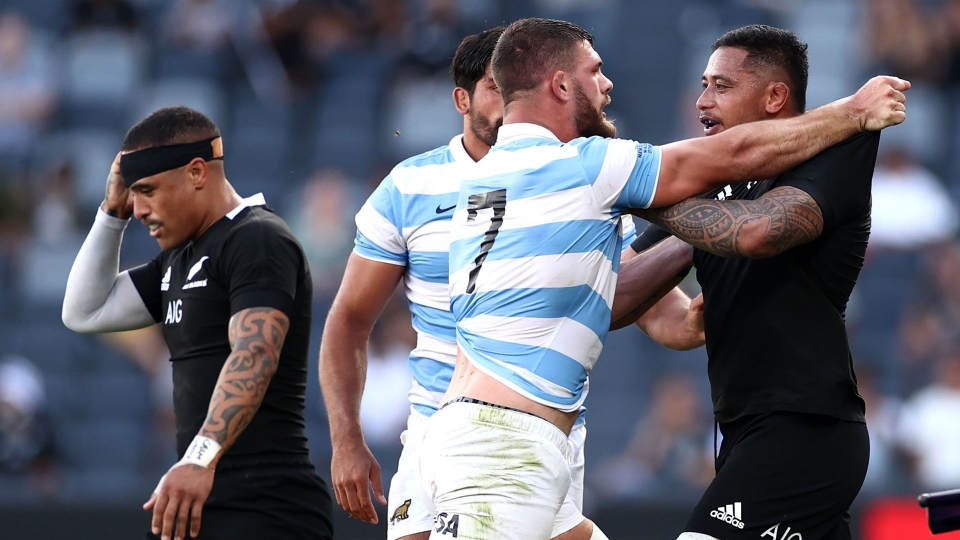 Rugby: gli All Black si aggiudicano il Tri Nations