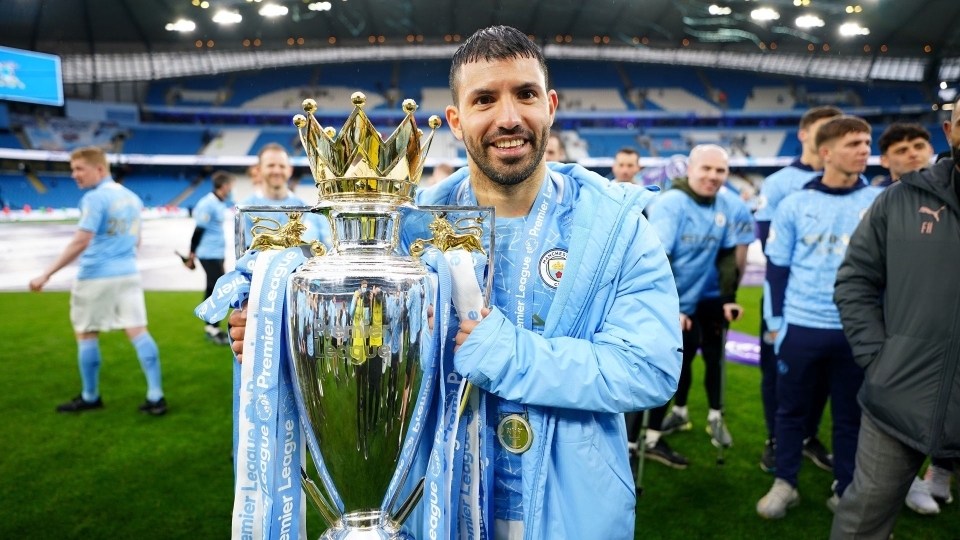Sergio Aguero si ritira: la carriera del Kun in foto