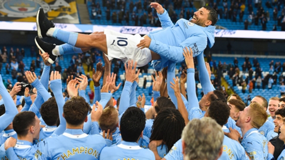 Sergio Aguero si ritira: la carriera del Kun in foto