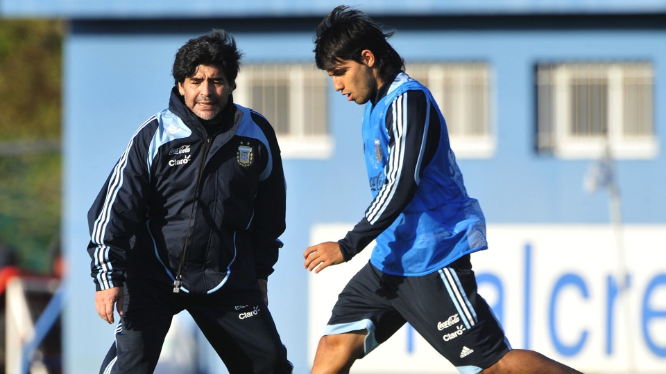 Sergio Aguero si ritira: la carriera del Kun in foto