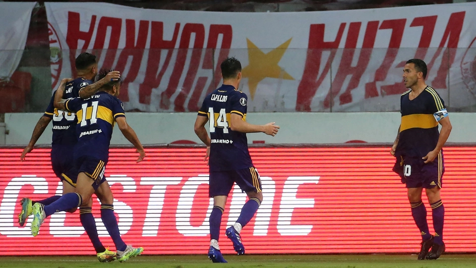 Tevez gol con dedica a Maradona