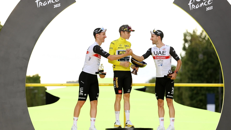 Tour 2023, premiazione: le foto
