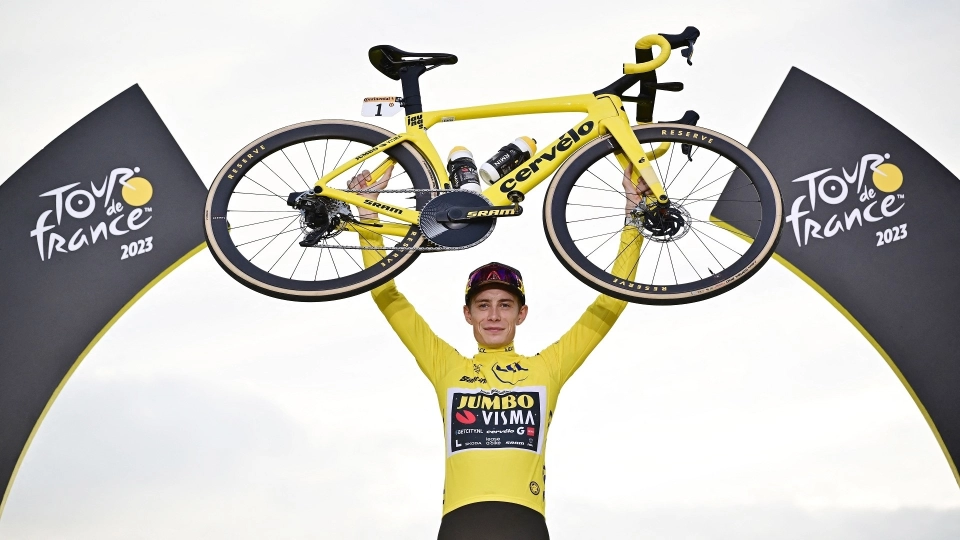 Tour 2023, premiazione: le foto