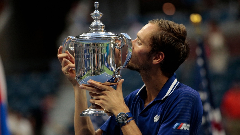 US Open: Medvedev travolge Djokovic, le foto