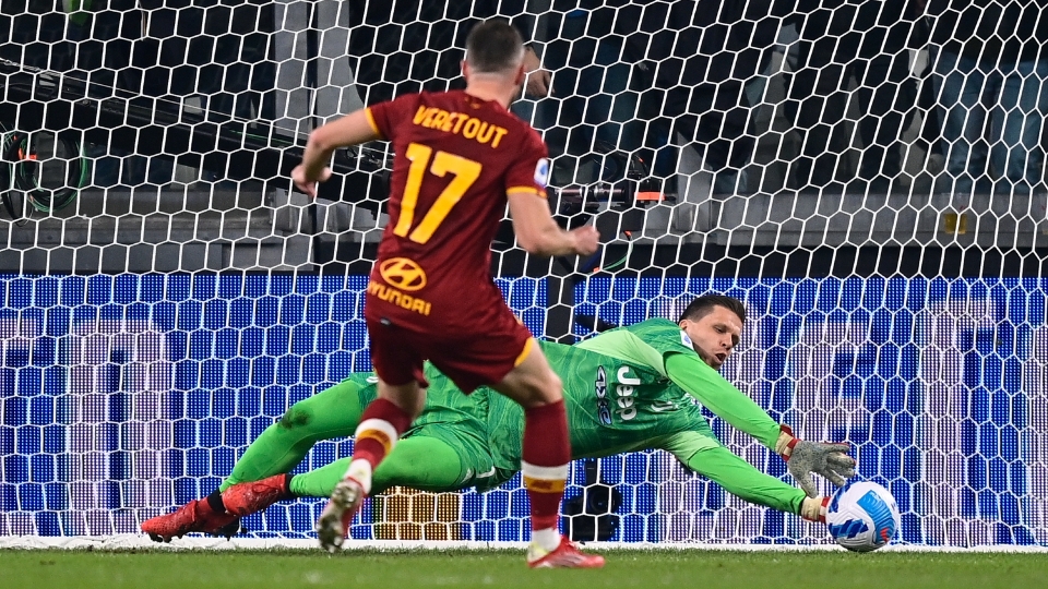 Wojciech Szczesny saves Jordan Veretout\ Wojciech Szczesny saves Jordan Veretout\